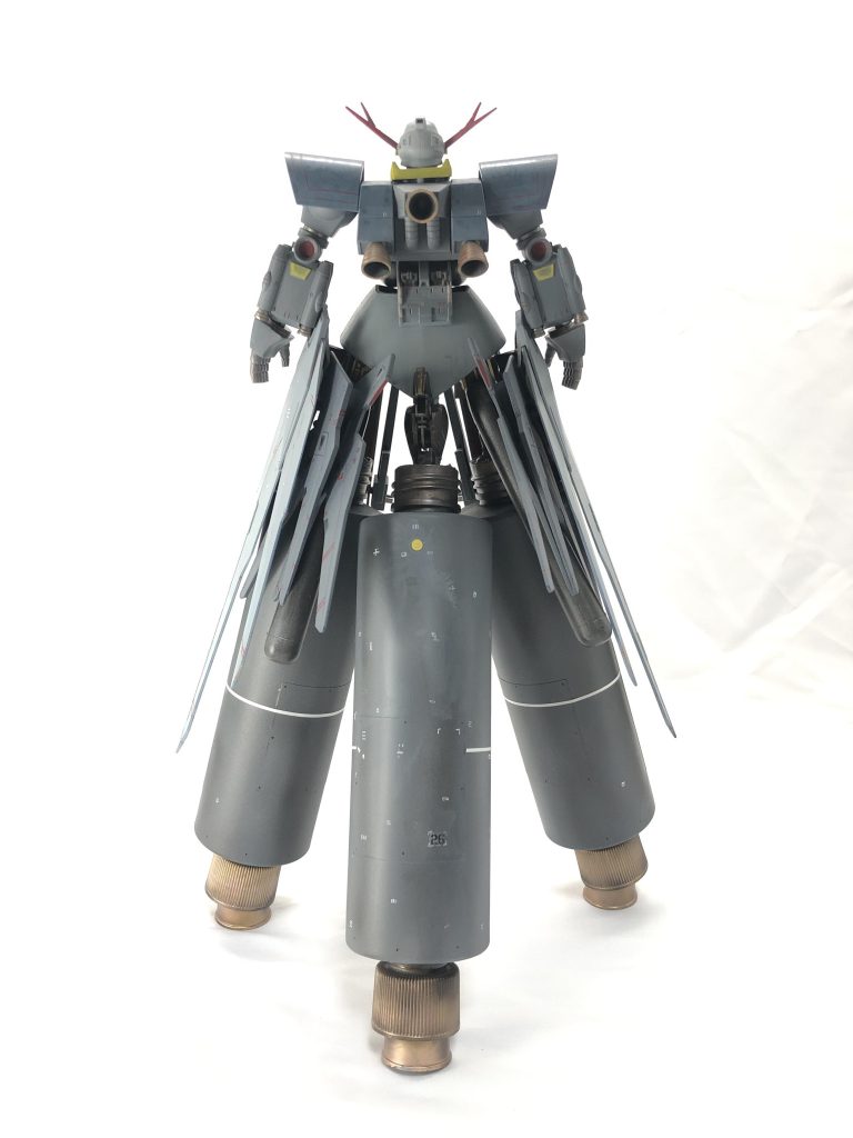 連邦軍がア・バオア・クーに乗り込んだ際に押収したジオングを元に、連邦系の技術を加えてアナハイム・エレクトロニクス社が改修したものとなっている。