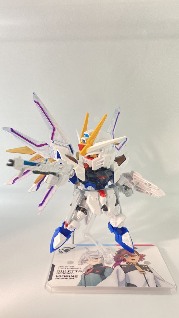 ポージング。ビームライフルとシールド、ビームサーベルはライジングフリーダムのものをそのまま流用しました。