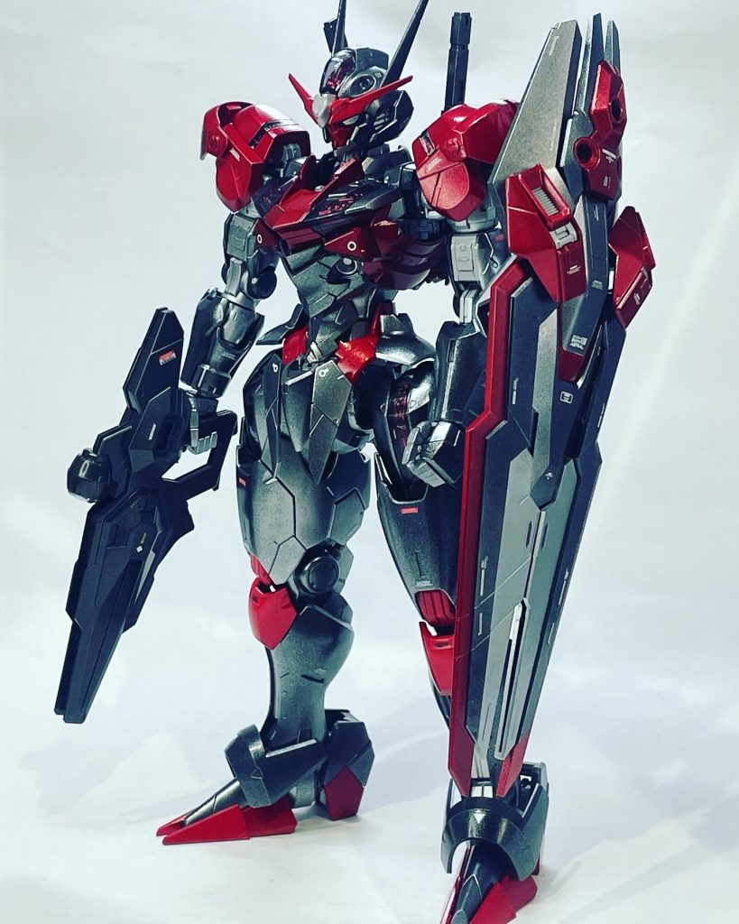 今回初のフルメカニクスなんですが、MGとREの中間って感じでなかなか楽しいですね。単純にパーツが大きくて塗装しやすいだけでもありです。