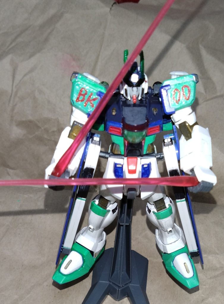 ビームハンド×2これは以前の『ラストニッパー』の設定のまま。ビームを掴む手であり、ビームサーベルを放出できるハンド。あらゆる必殺技を出しますが、それについては後になってからの説明になります。