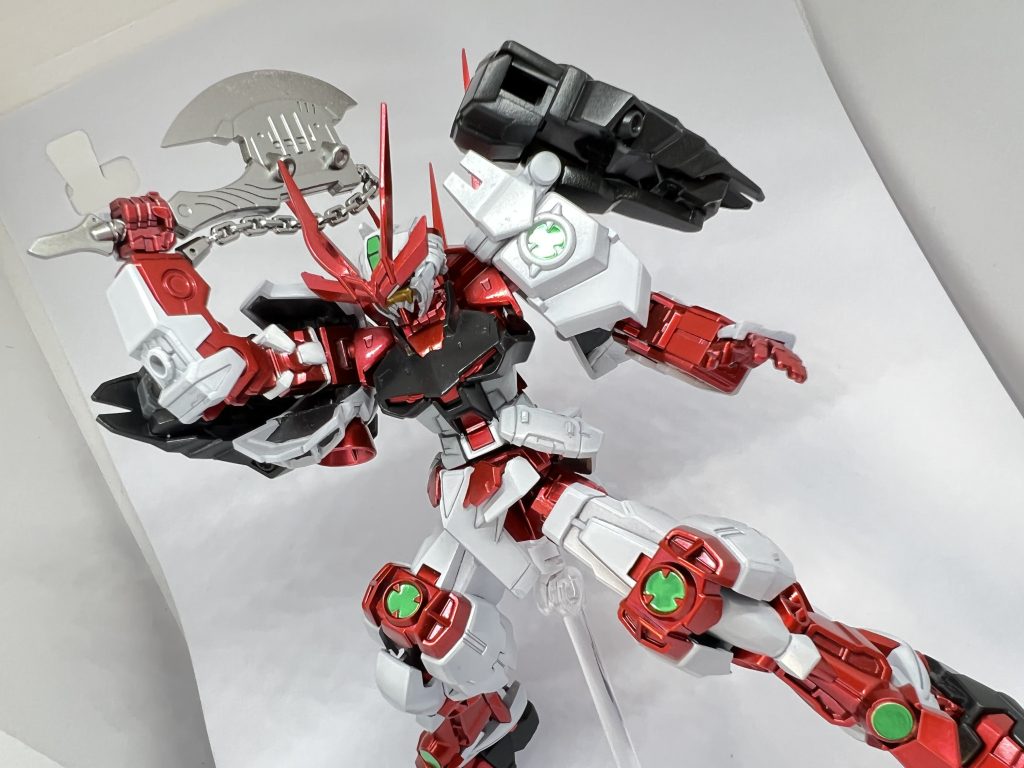 射撃チャージの祭ウェポンの斧。鎖と本体の間を切り離し、鎖の隙間も開口しました。肩アーマー裏側に裏打ちを追加。