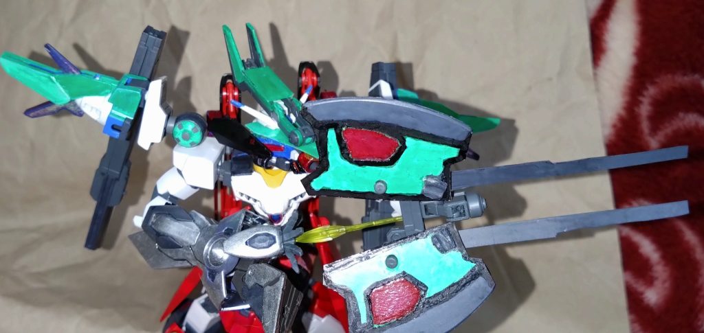 そして、もう一つのモードは『ヒットシューティング』。ロビンホークの持つ部分はあらゆるビームを全て誘導ビームに変換させる特殊な装置となっており、アロー発射口付近に展開することでロックした敵を直撃するまで追いかけてしまう光の矢になる。相手は防ぐ、もしくはダブルオーの量子化のような瞬間移動で回避しなければならない。こちらはAGEに登場したシドのビーム攻撃からヒントを得て、搭載したモノになります。