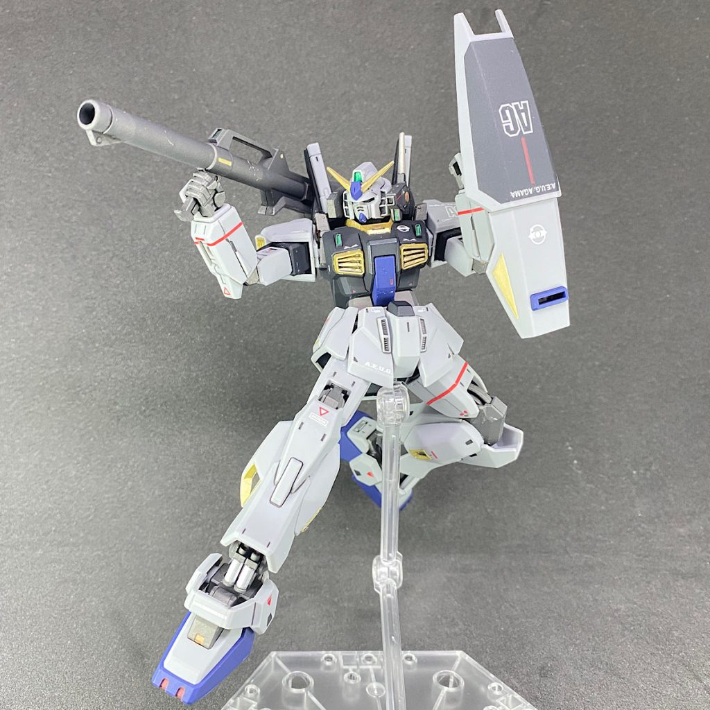 Mk-IIといえば私は昔、PS2のゲーム「エゥーゴVSティターンズ」でよく使用していた機体でした。ビームライフルが無限に使える上、コストもそこまで高くなく、何より黒Mk-IIがカッコ良かったので、Zやジ・Oを差し置いて使ってました。いつかRGあたりの黒Mk-IIも製作してみたいです。