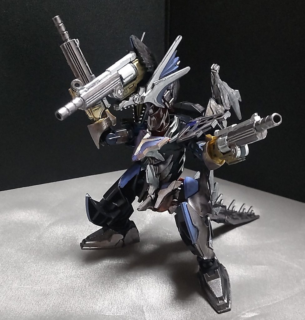 リボルバードラゴンのデザインは初めて見たときから気に入っており、リメイクカードでもあるデスペラード・リボルバードラゴンが出たときはすぐに手入れておきましたね。という感じで今年も、皆様を楽しませられるような作品を作っていく所存ですのでよろしくお願いいたします。