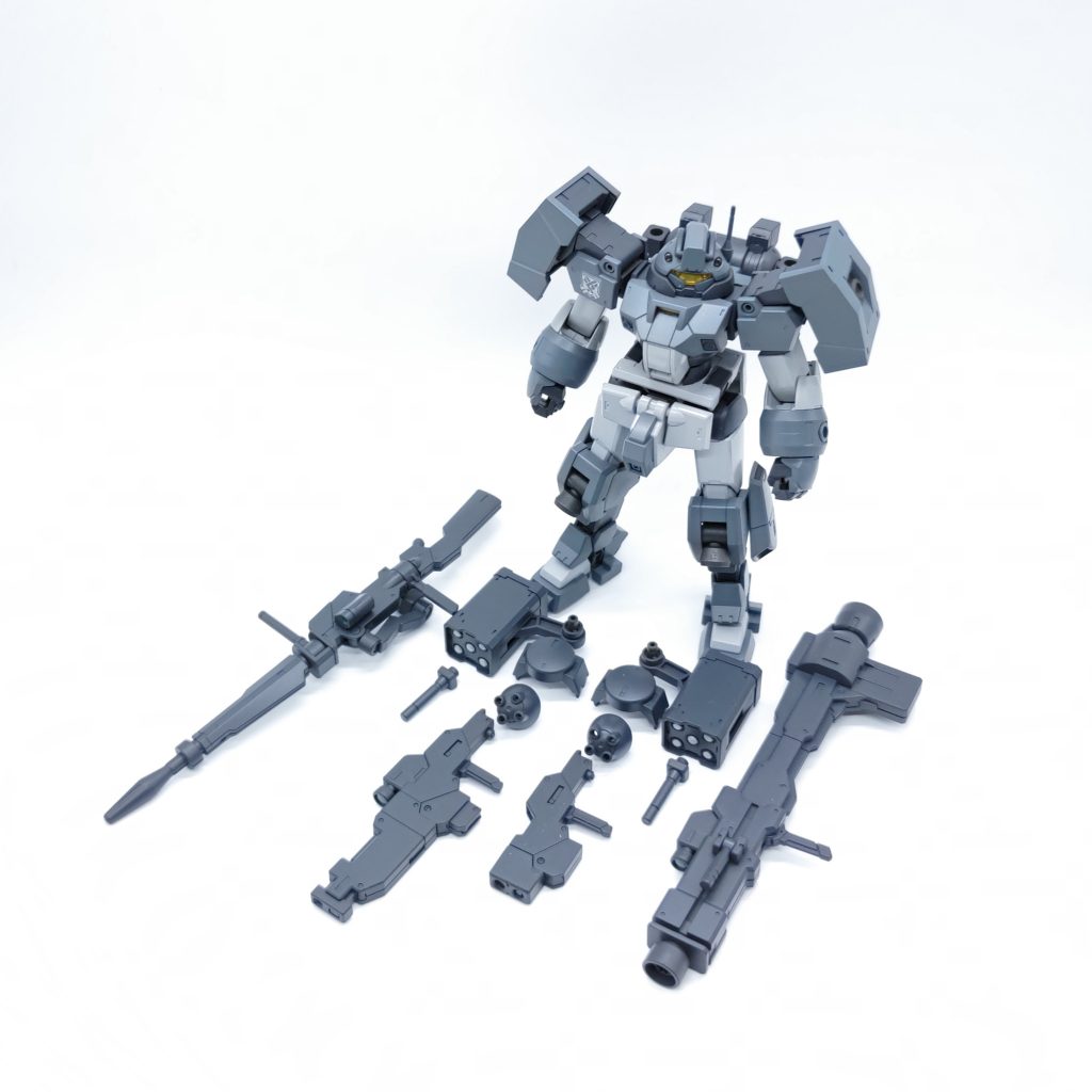 ガンプラ化を待ちに待った甲斐があって、装備も豊富で大満足のガンプラです。今回も全塗装で設定画準拠のストレートに仕上げました。