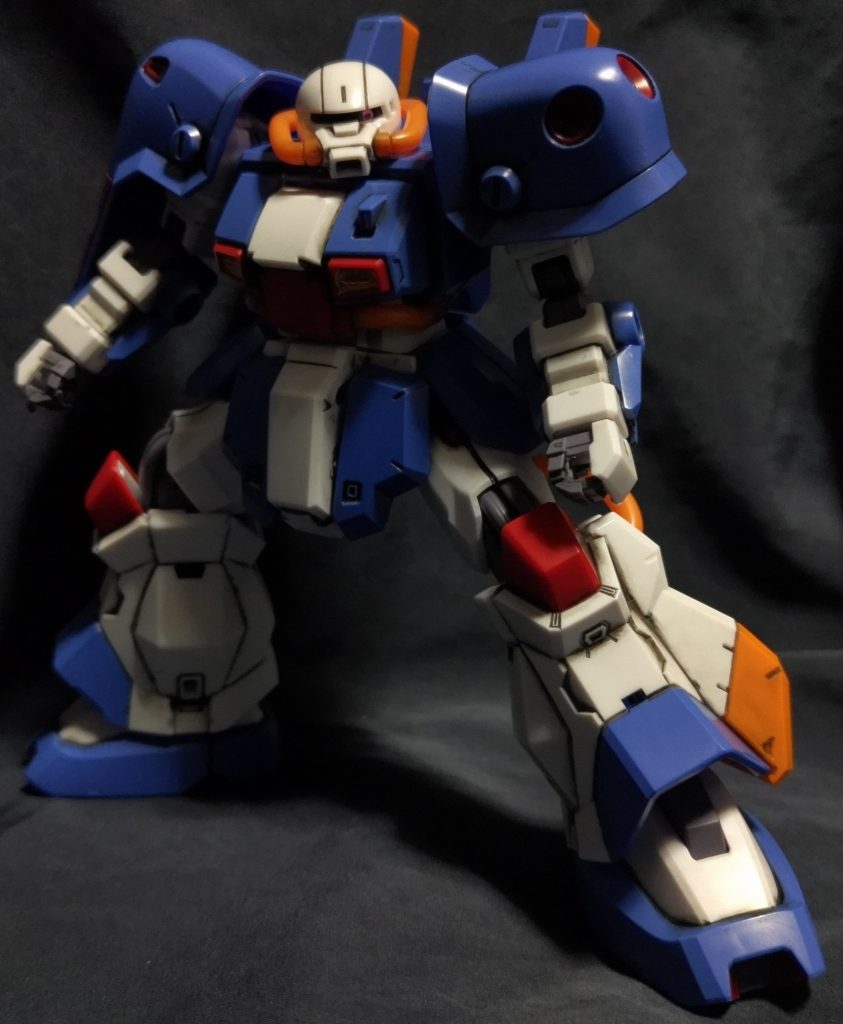 腰を落としたポーズで。