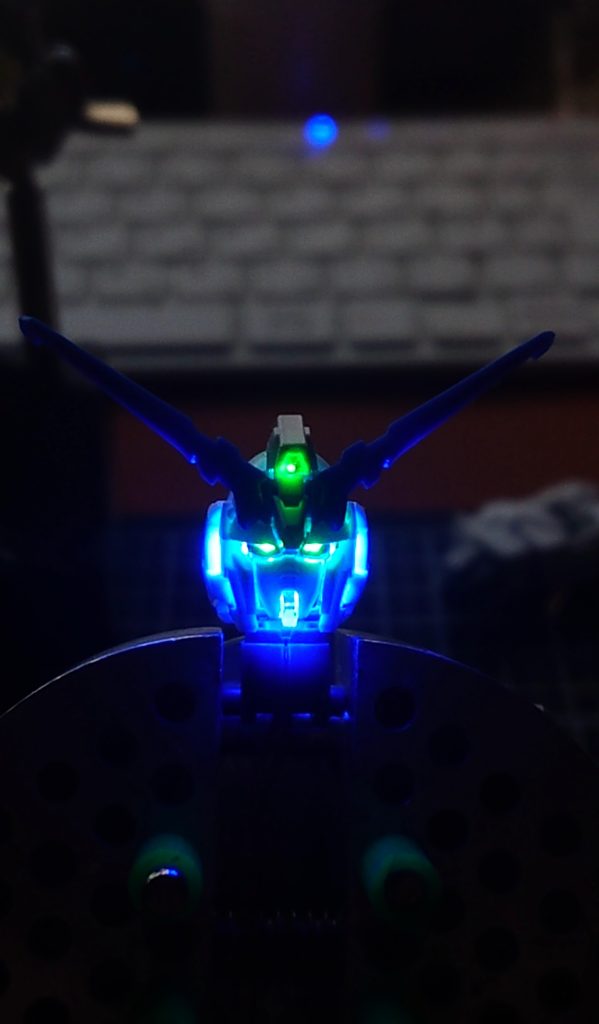 裏打ち塗装をしないとコレだけ光が漏れます。