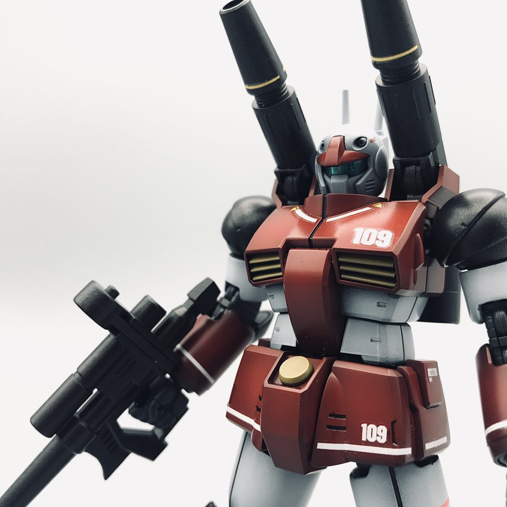 塗装は黒立ち上げで、赤は少しずつ塗膜を重ねて独特の光沢感を出しました