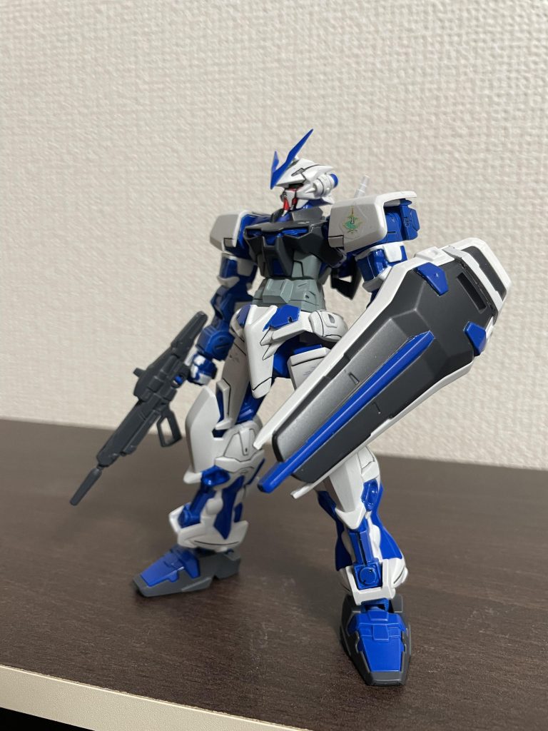 あと腰を2ミリ延長したので見栄えがよくなるようにコクピットハッチの下部にもプラ板で1ミリ延長しております。隙間が減って良い感じになりました。長くなりましたが最後までご覧いただきありがとうございました。今年度もよろしくお願いします。m(_ _)m