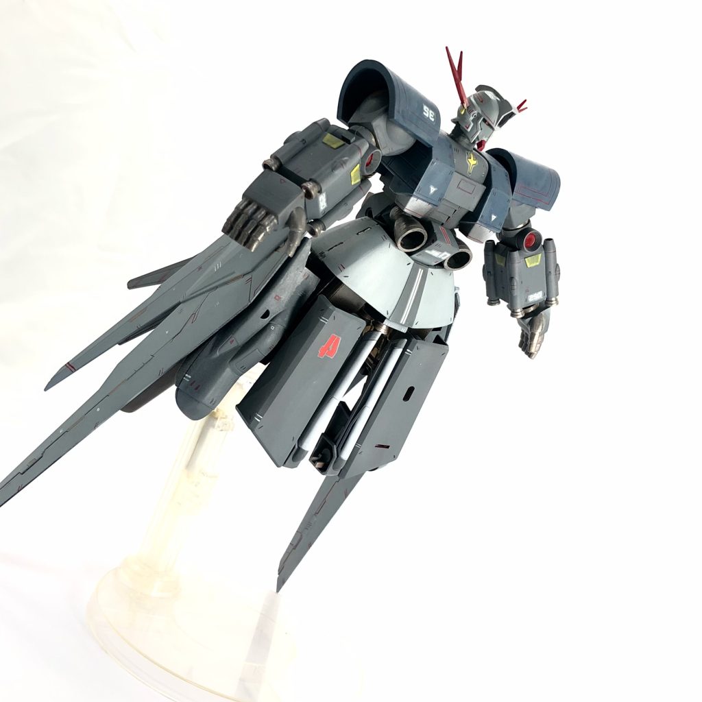 ジオング一年戦争末期、ジオン公国軍はニュータイプを兵器として投入するため、サイコミュ・システムを搭載したMSの開発を計画する。計画案は仮の型式番号として