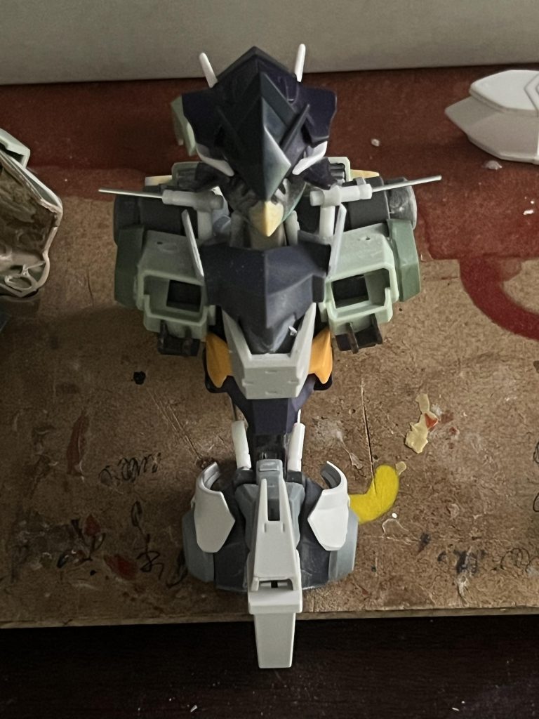 胴体のベースはザウォートを使用。追加のディテールにファラクトとユーゴーでゴテゴテした印象に。