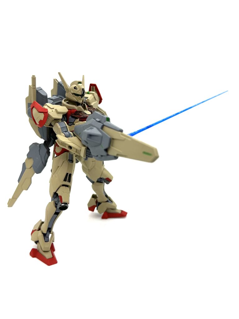 斜め前からルブリスのライフルはユニークな形ですよね。