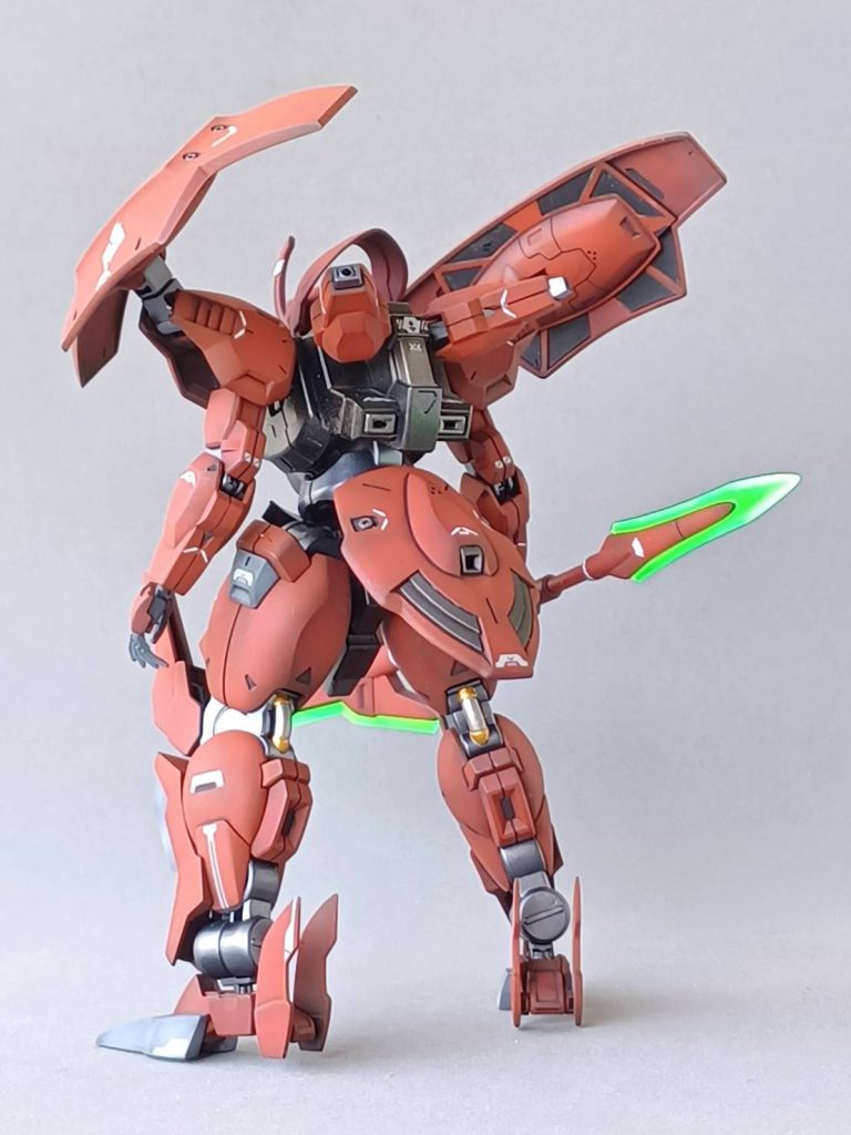 今回は基本工作のみ。また水転写デカールも指定の位置にそのまま貼りつけました。「何も足さない。何も引かない。」という感じです。背面も情報量多くてカッチョいい。(*'ω'*)