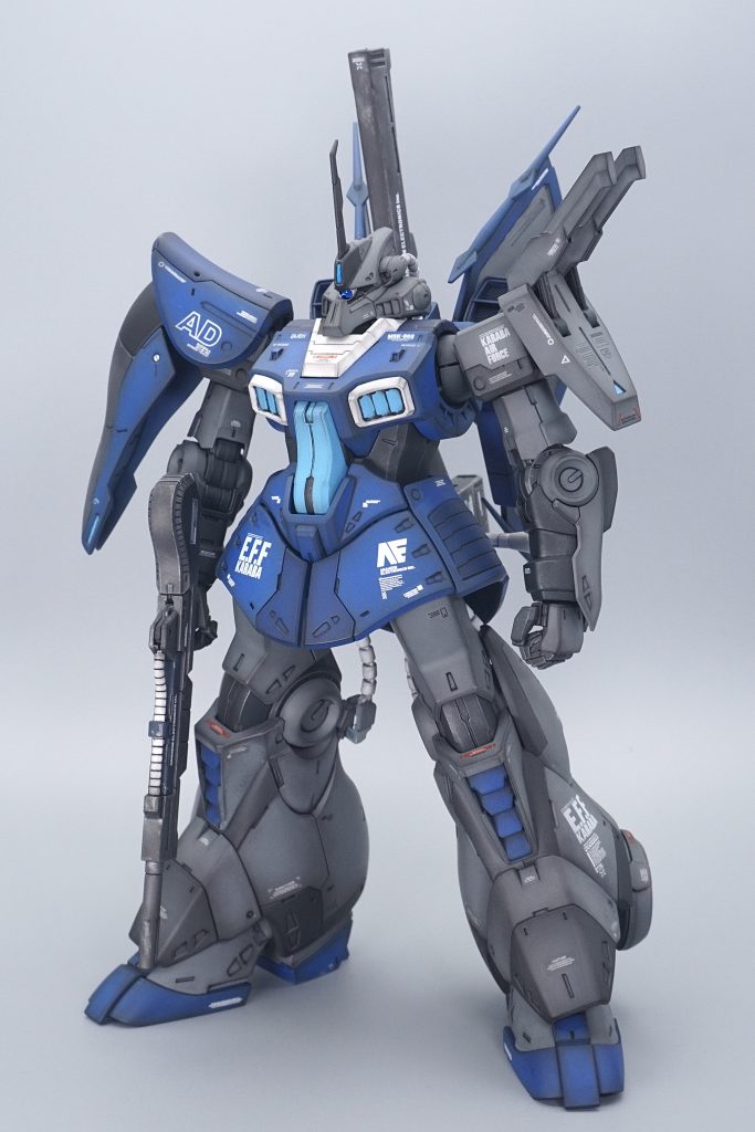 右肩アーマーの合わせ目を消すため、ココだけ取り付け方法を、WAVEのボールジョイントに変更。