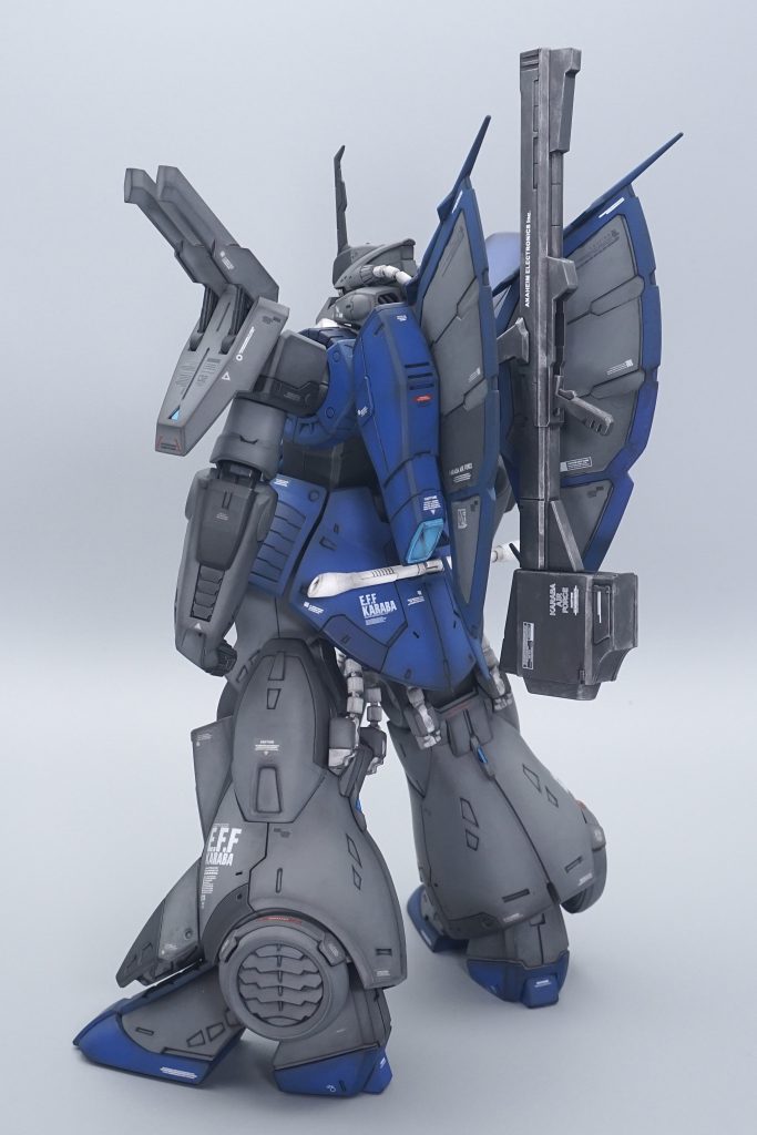 脚下部の丸いダクト、ココも青でも良かったかもですね。。。