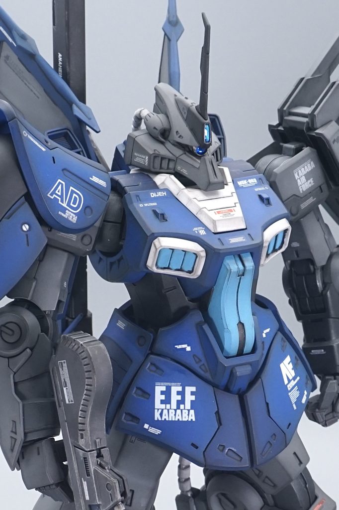 モノアイは、メタルパーツに替えてます。