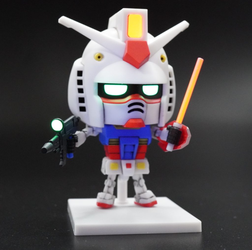 ブラックライトで発光します。