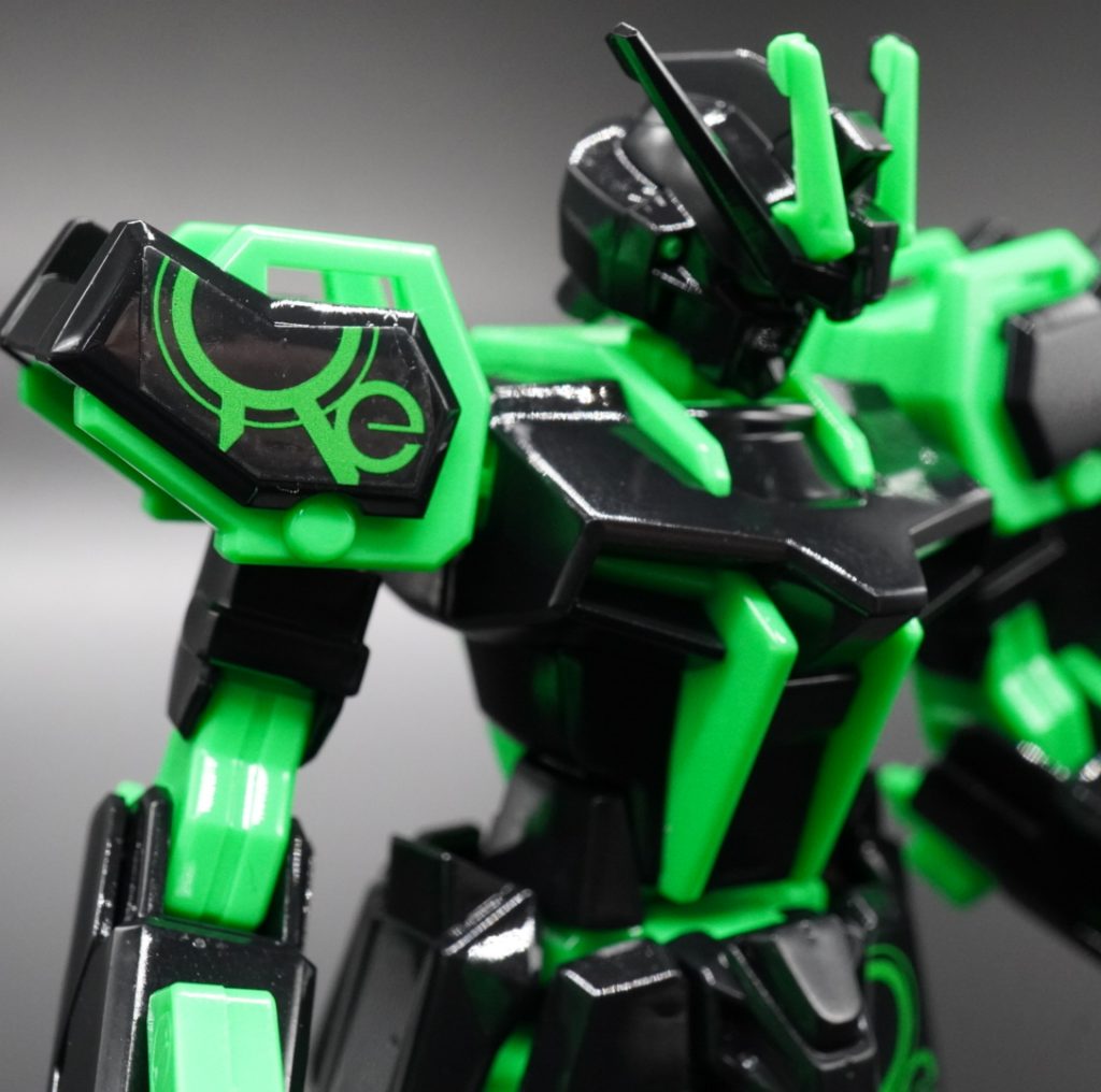 水転写式デカールとは違って、シールを貼るのに、凄い苦戦しました。何回も貼り直しました(^_^;)