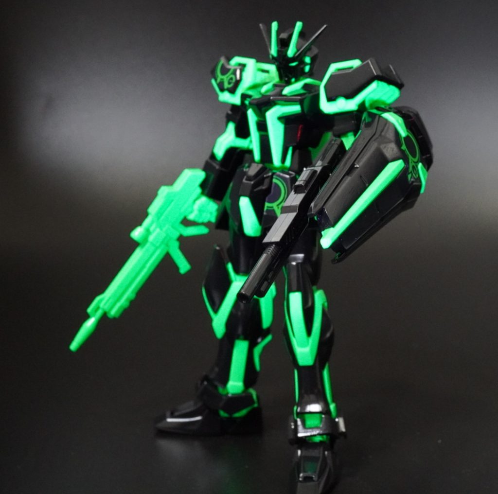 ブラックライトで発光します。