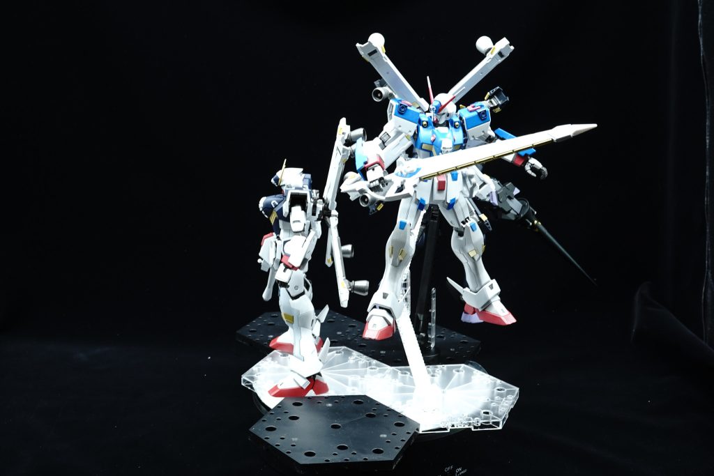 X3の武装は特徴が強いのでそのままにエフェクトパーツをつけるのも考えましたが残り2機とのバランスを考えて未装着