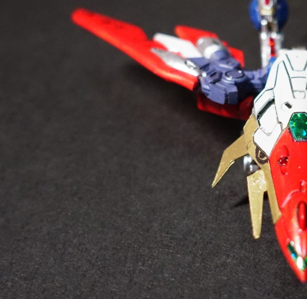 鳥の目に当たる部分は、パイロットの趣味によるマーキングであり、光学センサーなどは内蔵されていない。