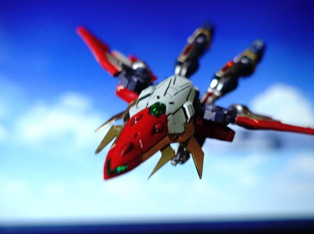 その余裕があるせいか、兵器らしからぬカラーリングが施されている