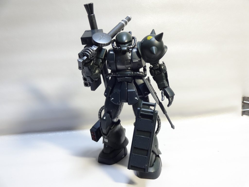 重装ザクⅡ!ザクマシンガンはルイス機関銃的な感じに改造してますアーマードコア5ででてきたような脚部シールドがお気に入りです。