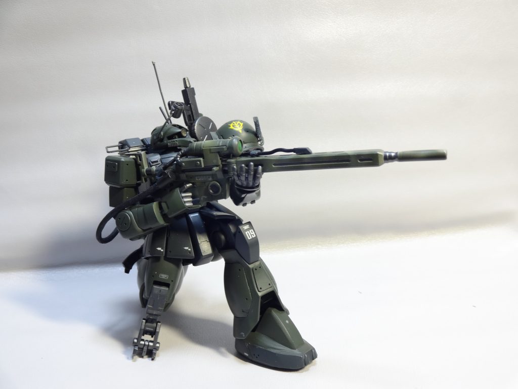 ザクⅠスナイパータイプ!こいつは斥候兵になりますかね。頭部の偵察用スコープとバックパックのアンテナでそれっぽさを出しています。