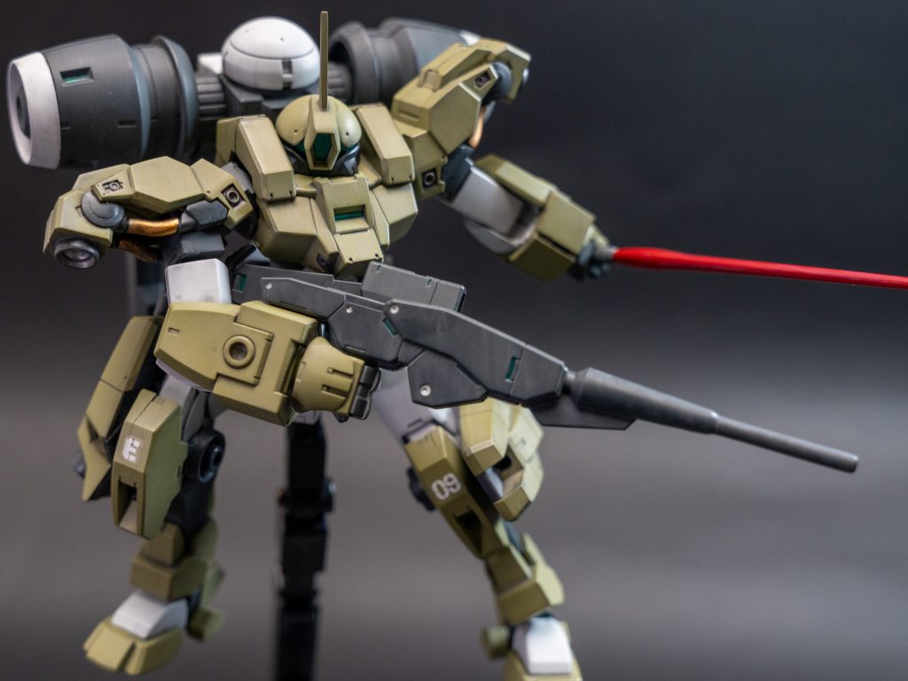 エナメル塗料で膝のあたりにひび割れ出ちゃいましたが、ウォッシングによる汚れ感と相まって、まぁそこそこ味になったかなと思います。中々楽しい制作でした。次の投稿はなるべく早めに行います。