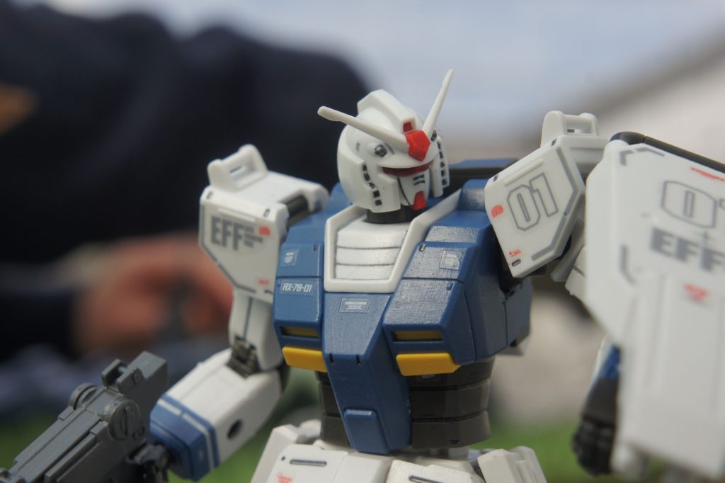 デコパージュによる筆斑が独特の質感を生み出します。