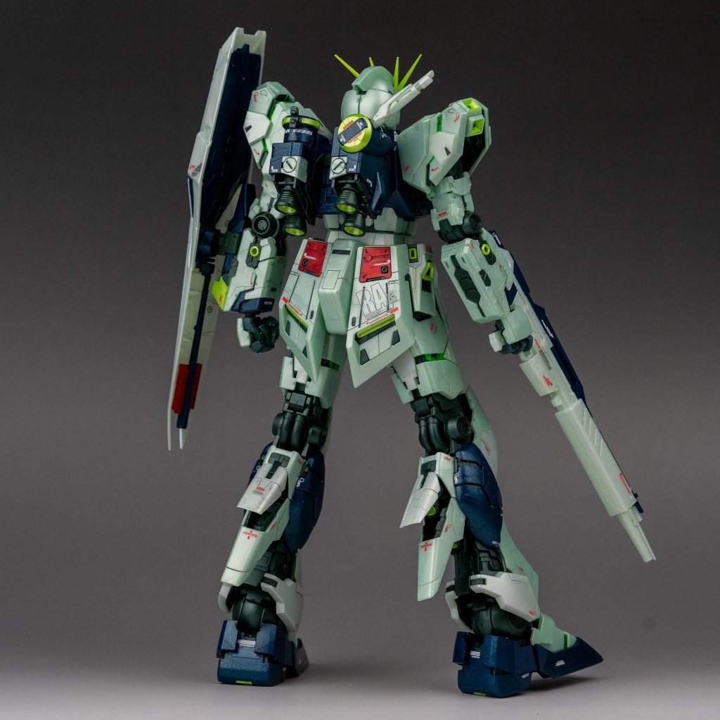 MG RX-93 νガンダム Ver.Ka (サイコフレーム発動イメージカラー)–4枚目/制作者：M.マウス Ver.Le