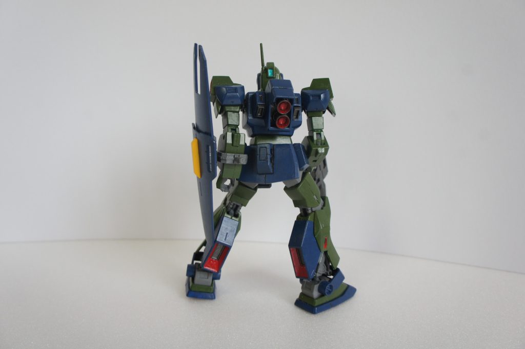 シールも駆使しながら塗り分けていきます。