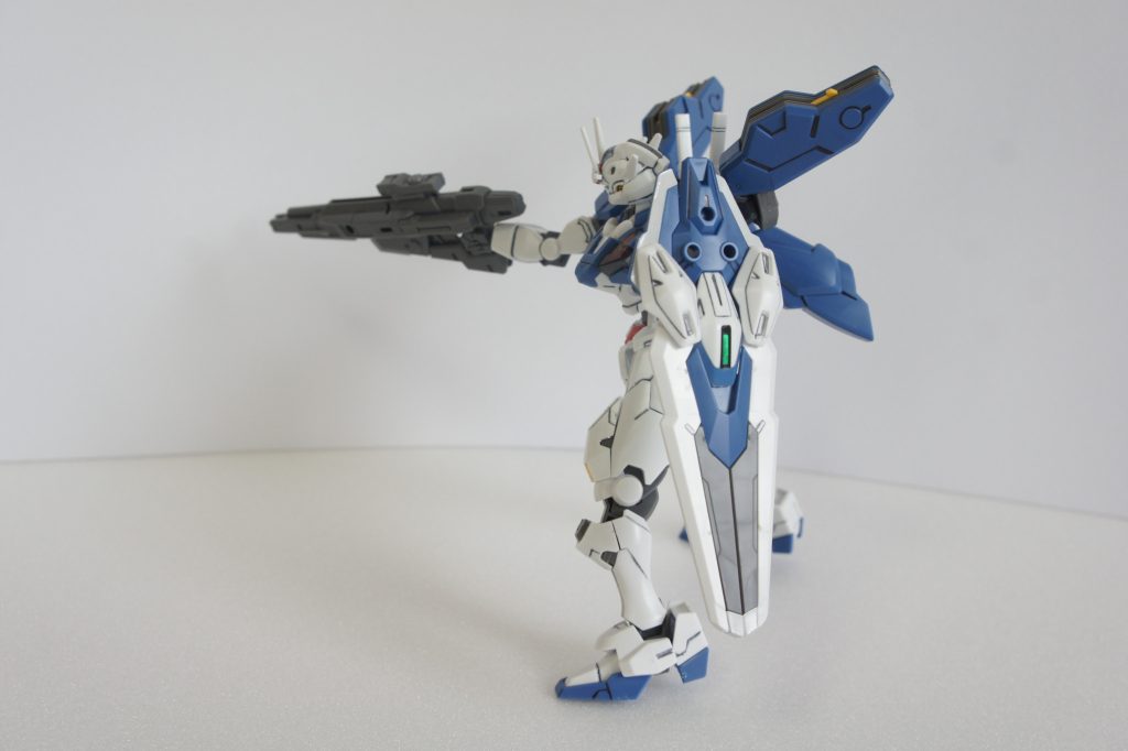 シールドも従来作品とは違いますが良い形状。