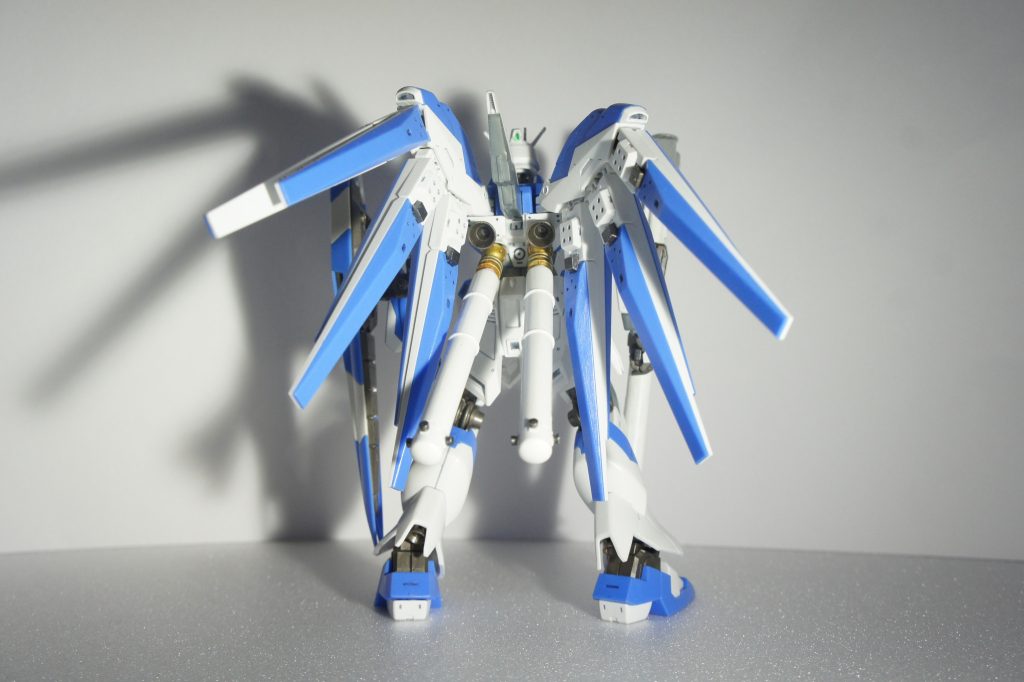 金色の部分はラッカーのシルバーの上からアクリルのクリアイエローを筆塗りしています。