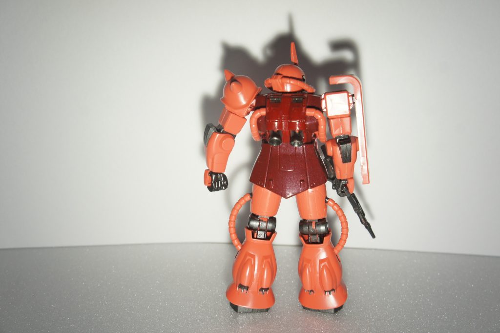 300円のプラモとは思えない出来栄えです。そう言えば、昔の1/144は300円でしたね。Zも1/220は300円でした。