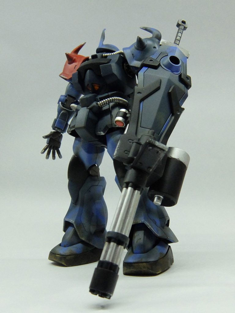 ほぼキットままです。目のレンズ置き換え、パイプをハンダぐるぐるへの置き換えと、ドダイに乗せるのに足の前方向への稼働域を増すためのスカート加工程度です。