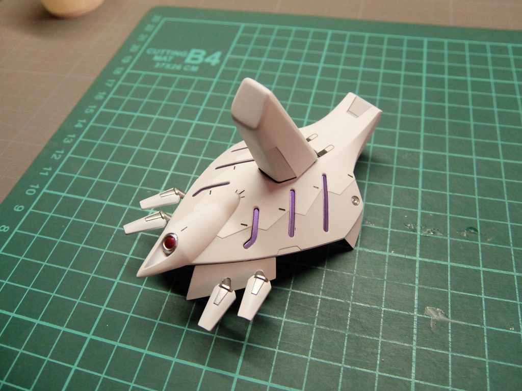 ファンネルコンテナはプラ板＋ジャンクパーツでボリュームアップしました。ウェイトはハセガワバルキリーのスーパーパックの余剰パーツです。