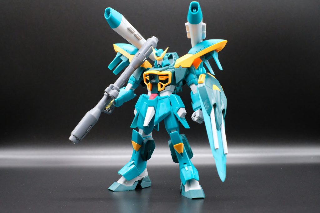 塗装前の状態。背部ビーム砲の基部をボールジョイントにして横に広げられるようにしたり、各部の合わせ目消しやシャープ化を行いました。