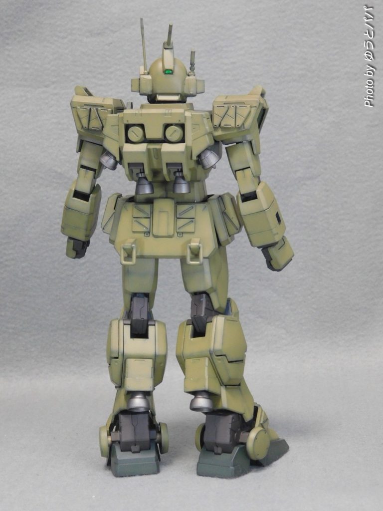 ランドセルに追加バーニアと脚部にも追加バーニアを装着しています。              リアアーマーにはフックを装着し牽引から物の吊り下げが出来るようにしました。