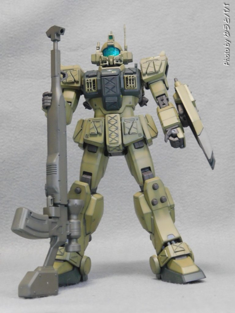 ご覧頂きありがとうございましたm(_ _)mMGなら外装後で着けて仕上げる事が出来るから1ヶ月で仕上がるだろうと安易な考えで祭に参加しましたがプライベートでは日々6時間の残業とかで平日はほぼ製作不可、週末のみ作業になりタイトなスケジュールに陥り未完になるのか?と思いましたが後半製作する時間が出来たりで間に合わす事が出来ました。                     古いキットなので可動やら動く指やらフレームビス止めあるやら懐かしさもありました。      やっぱり新しい基準のMGの方が良いですよね。