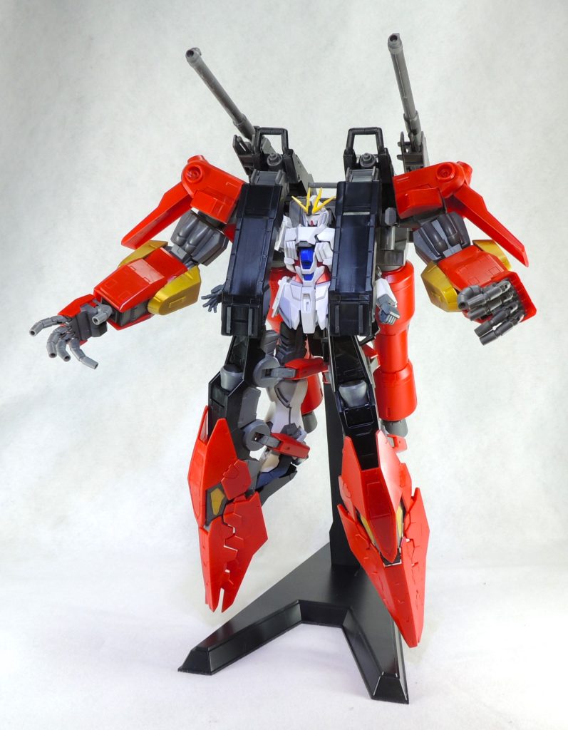 仮組状態です。ナラティブガンダム本体は、偶然にも無改造で設置することができました。脚部ユニットは、ヒザの凹部に差し込んで固定しています。