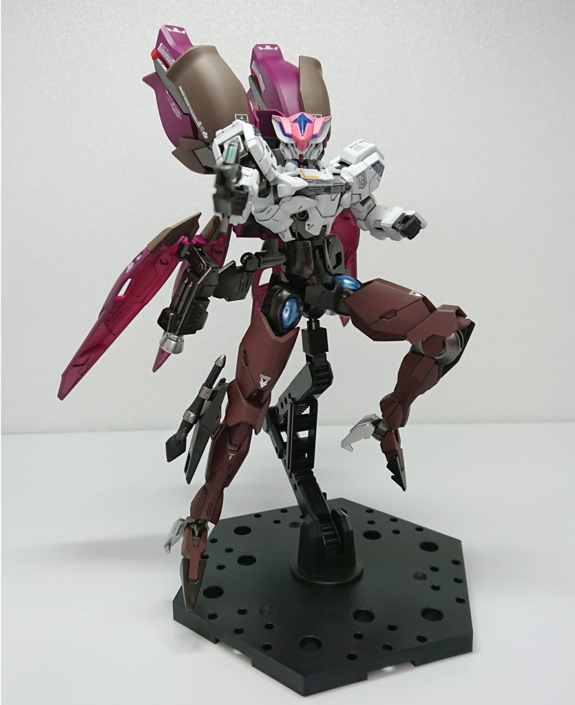 ビームガンもう一つのビルドダイバーズのガンプラであるコアガンダムのコアスプレーガンの外見をほぼ再現したビームガン、小型ながら通常のビームライフルと同等かそれ以上の威力を持つが弾数が少ない、外見をほぼコピーしてる為プラネッツシステム対応のライフルパーツを装備することも可能と思われる。設定では形状コピーですが物はコアスプレーガンそのままです。