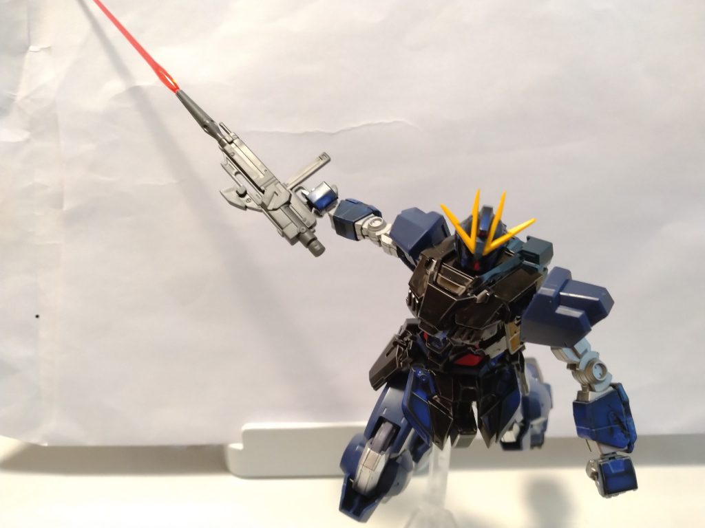 １号機は射撃特化にしたかったので格闘装備をつけたくないと思いながら単機でも戦闘させたいので格闘装備をつけないわけにはいかないという迷いの後、ビームライフルからビーム刃を形成できる設定にしました。