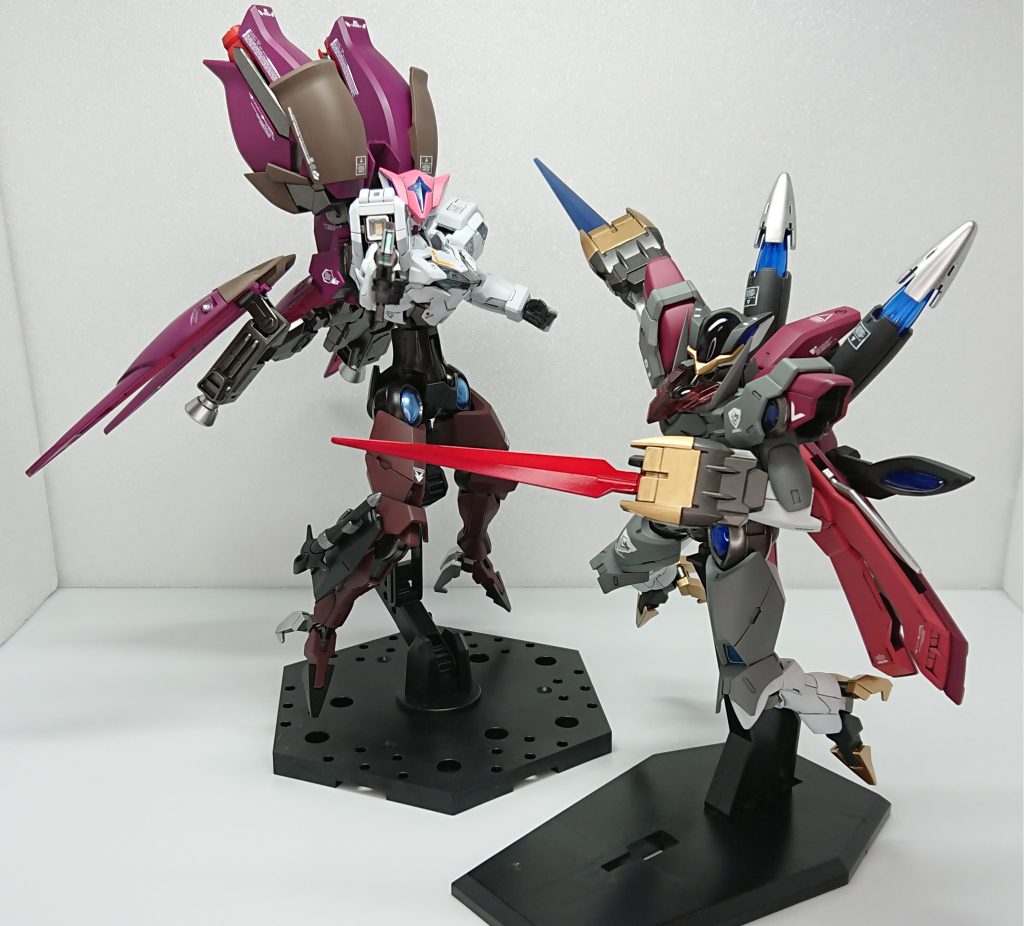 以前作製したルイ友イメージのガンプラ「ベギルオルニス」と。ルイっぽい人は実はGBN運営サイドの人でGBNにはある仕事でダイブしている。「ベギルオルニス」のダイバーは同僚で「ベギルガンドキルケー」との連携を想定してガンプラをビルドしている為、自身がGUNDビットとなることで自機だけでは行えないアンチドートやオーバーライドが可能となる。