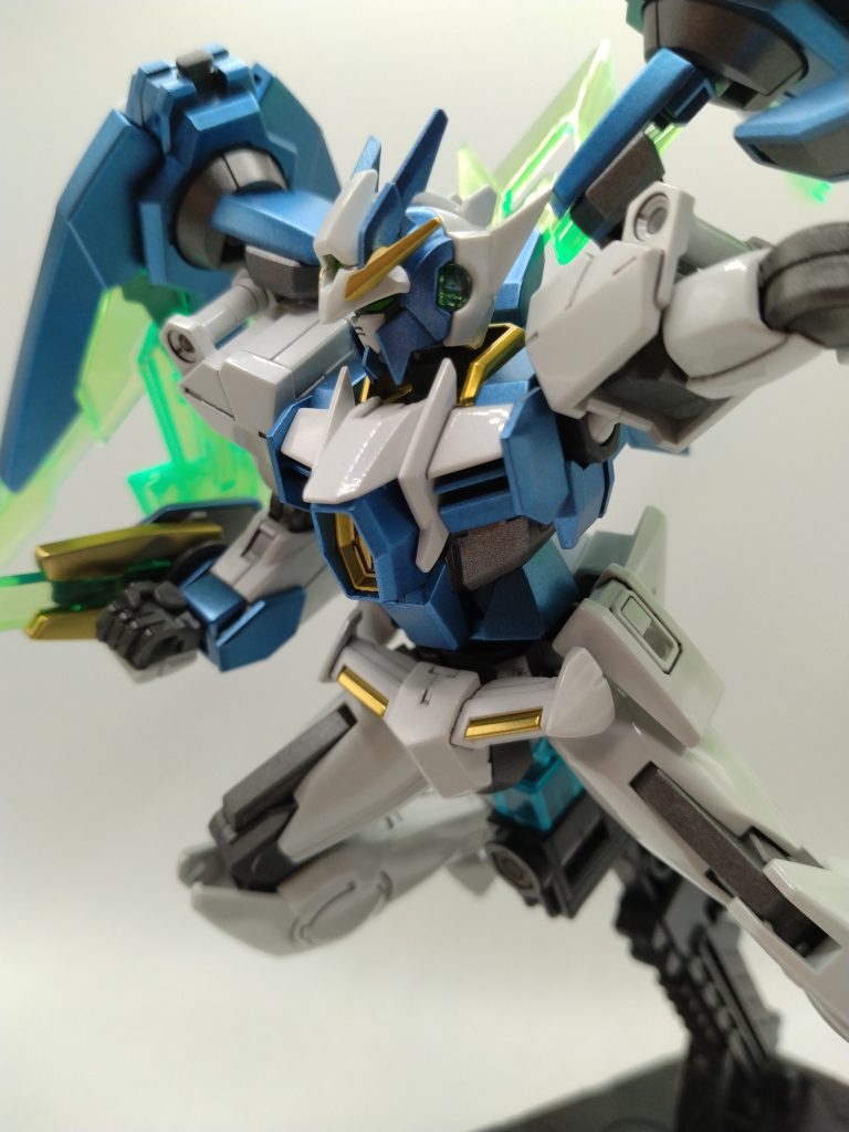 ツインアイとカメラアイは蛍光グリーンで、ブラックライト発光。メイン写真が発光状態です。