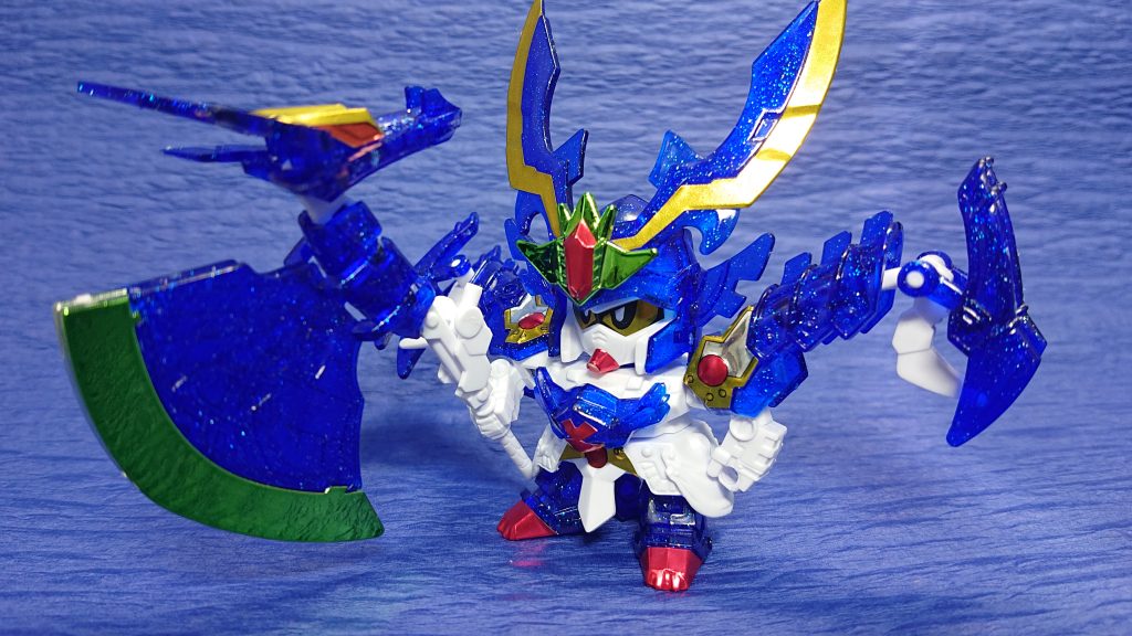 龍にちなんだ武者はたくさんいますが、ずっと欲しくて、再販で手に入れた思い入れもあるキットにしました。メイン武器の「竜神の鉞」に使われている緑色のメッキがカッコよくて気に入っています。