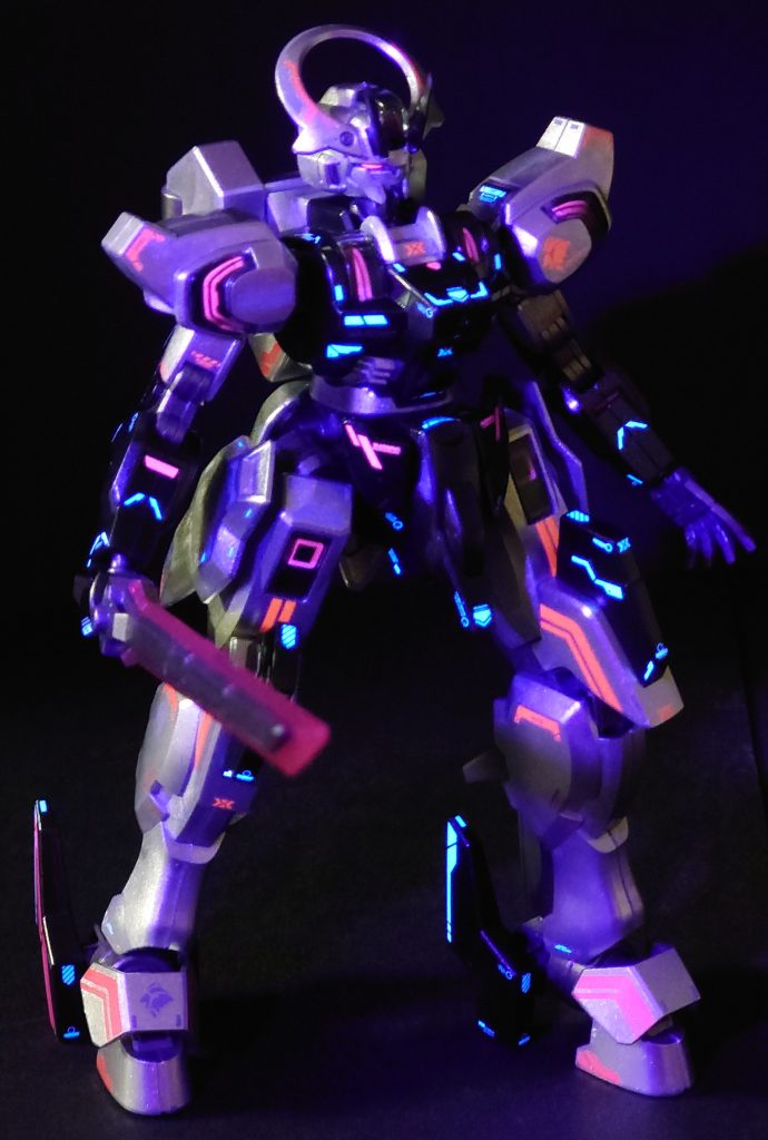 残念ながらブレイド刀身は光らず