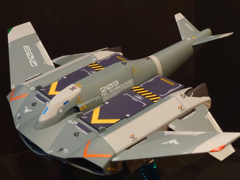 ブルーグレーの本体色をライトグレーと2色で塗り分け、水転写デカール、つや消し仕上げです。