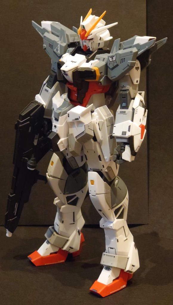 元になったフォースインパルスガンダムから新規外装が追加されてトゲトゲカクカクしててカッコイイのでポチってしまいました。