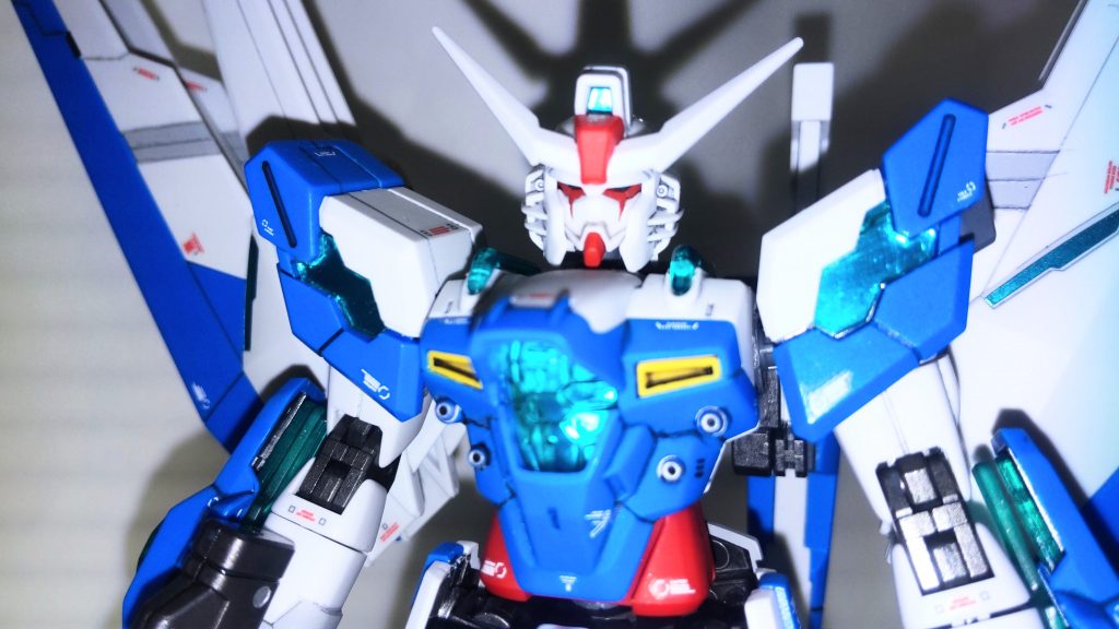 胸部アップ。胸部奥・肩のクリアパーツ下に銀テープ貼ってキラキラ度をアップさせました。